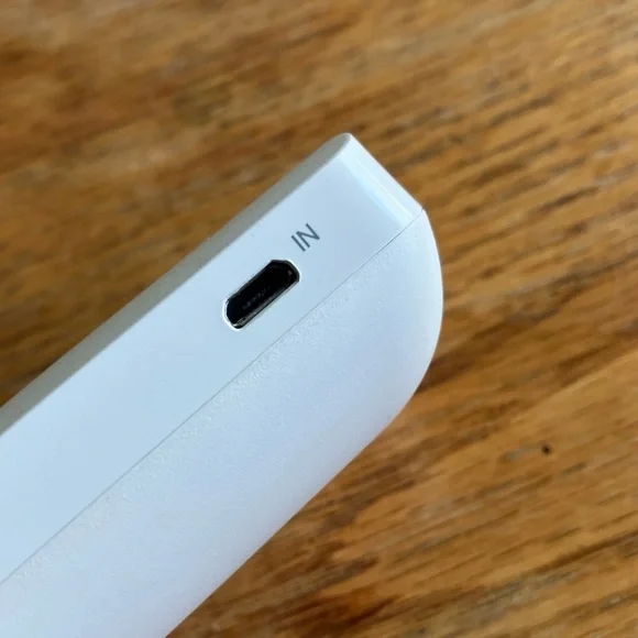 RAVPower FileHub, Travel Router AC750, Wireless SD Card
Reader - Picture 6 of 11